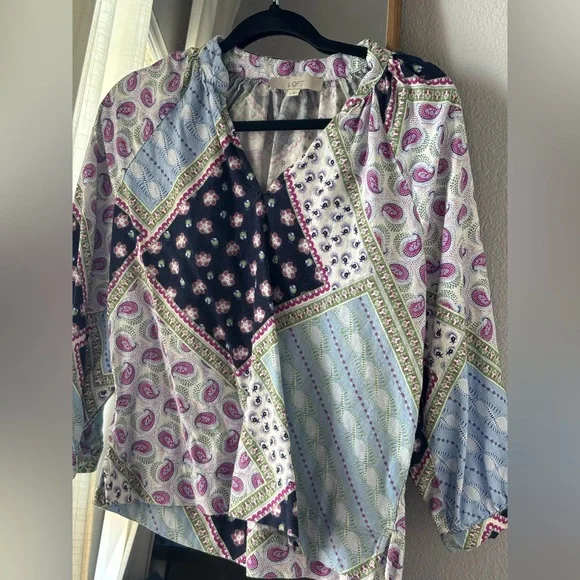 LOFT Linen Blend V-Neck Top - Picture 3 of 6